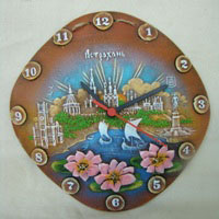 Саратов, часы с цветами, керамика с символикой города